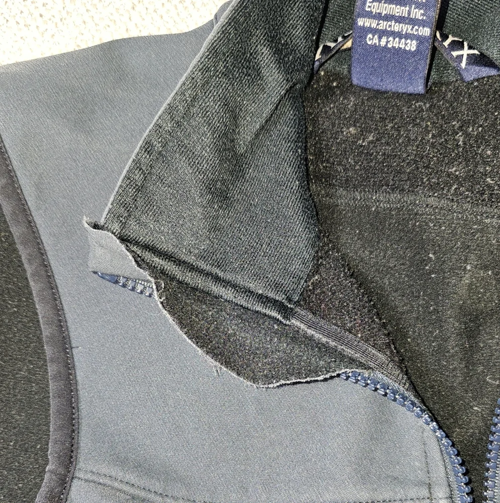 Arc'teryx Two-Tone Blue and Black Vest - Picture 14 of 14